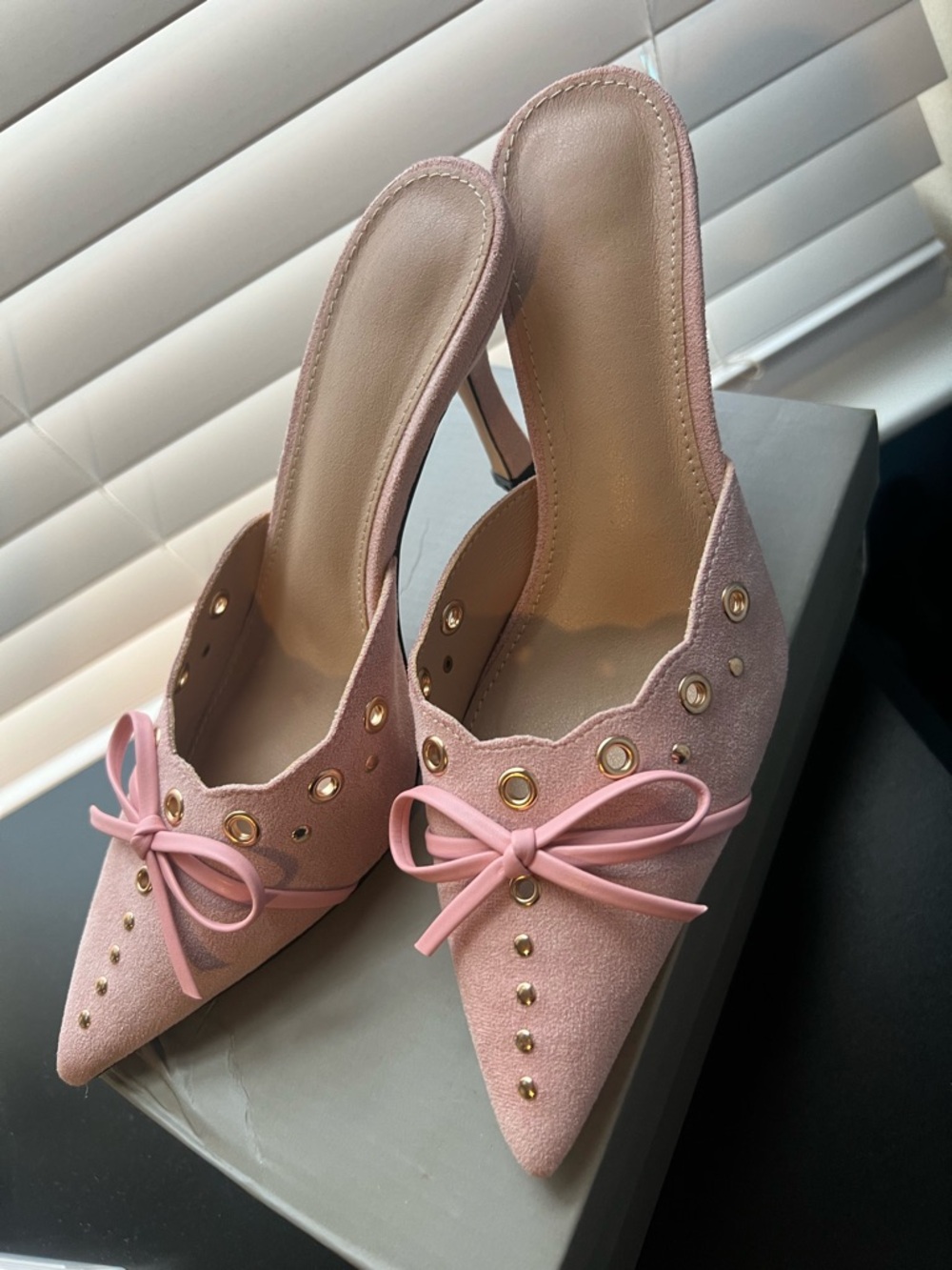 Pink Pointed-Toe Bow Mules with Gold Studs 💖 - Picture 7 of 8